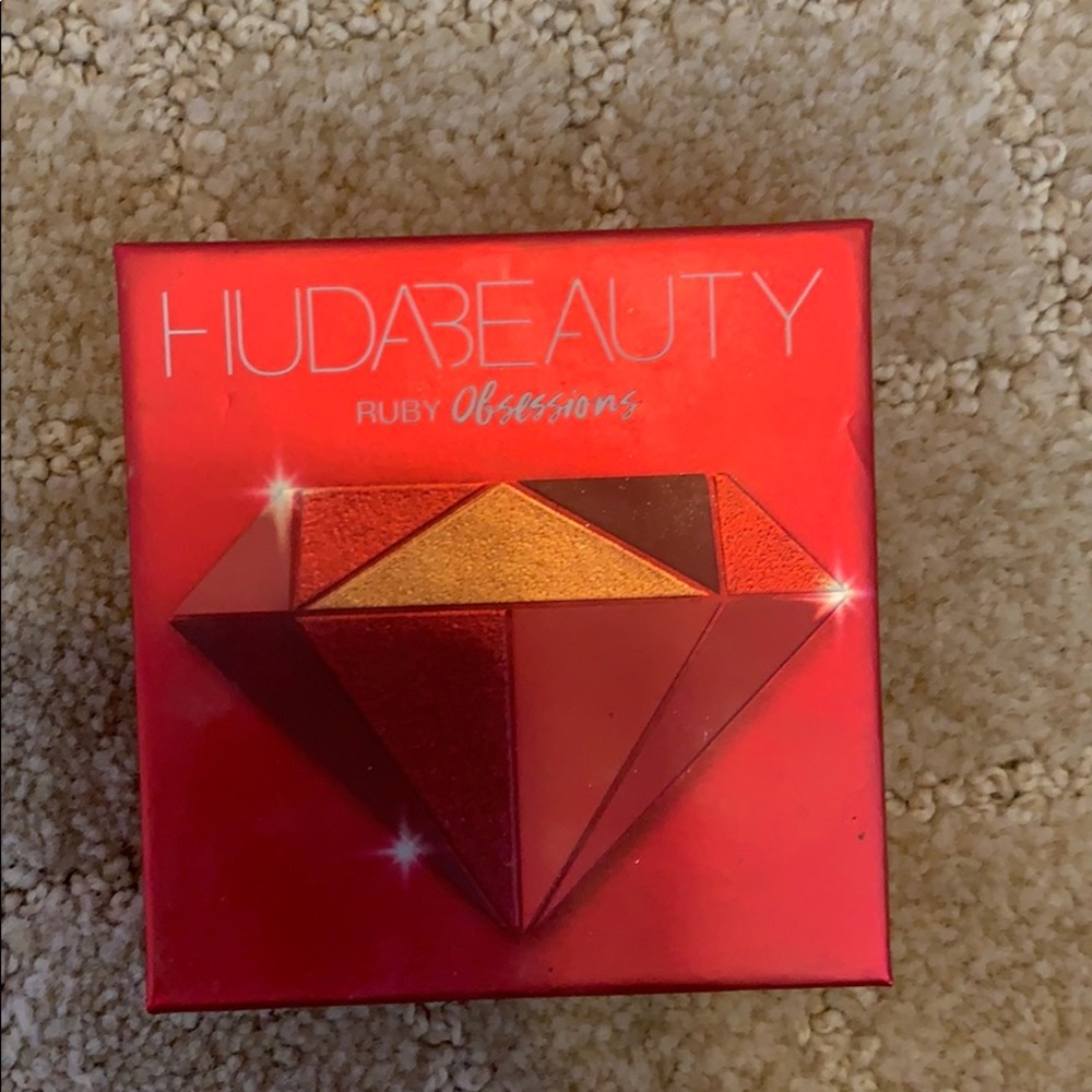 (Used) Huss Beauty Ruby Obsessions Palette